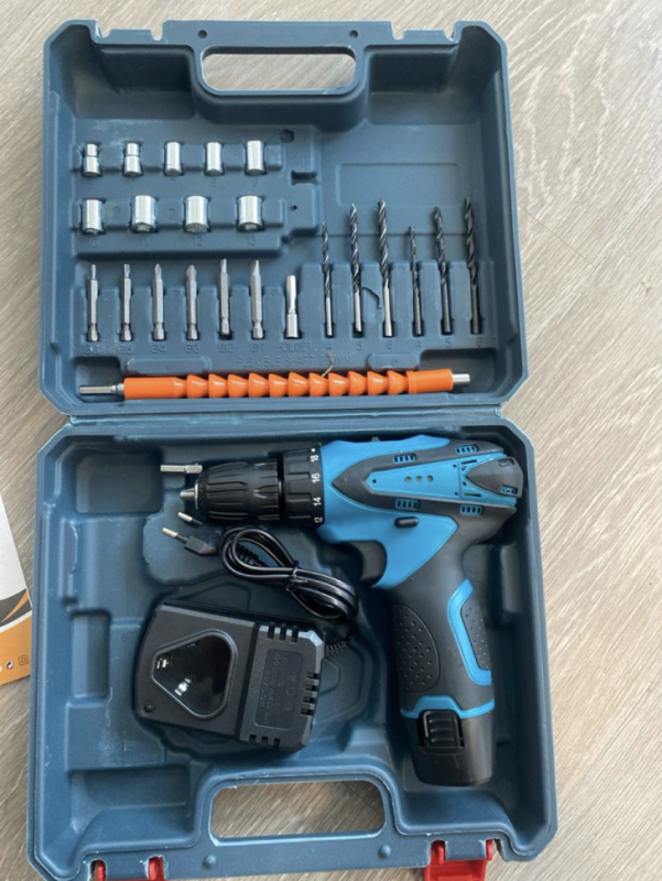 Шуруповерт 12V 2 акб